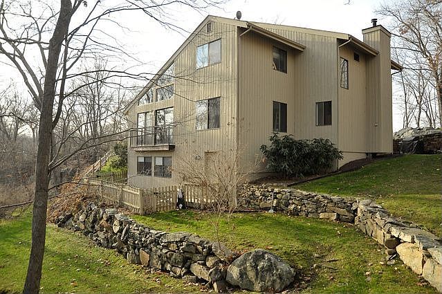 1st image of 20 Walden Hl