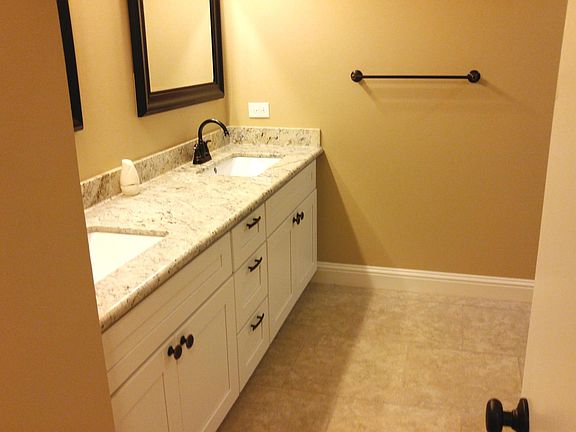 4th image of 2129 Ascot Dr APT 4