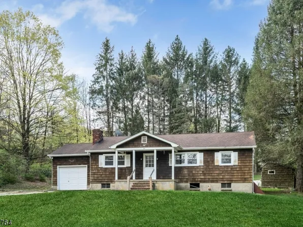 72 Plotts Rd, Hampton Twp., NJ 07860