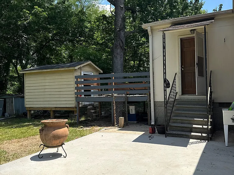 324 E Peterson Dr — Photo 66