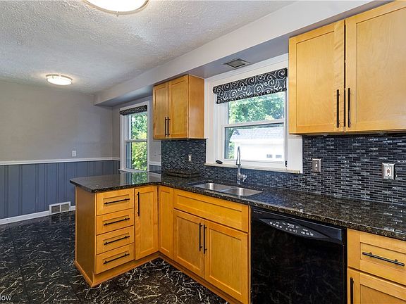 3rd image of 4069 Washington Blvd