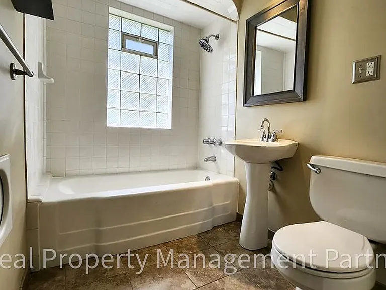 772 Hubbard St NE — Photo 16
