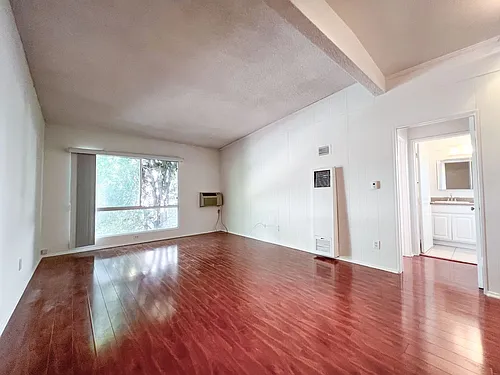 1152-1154 Poinsettia Place Photo 1