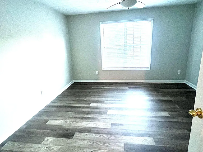 675 Rosehill Ln — Photo 13