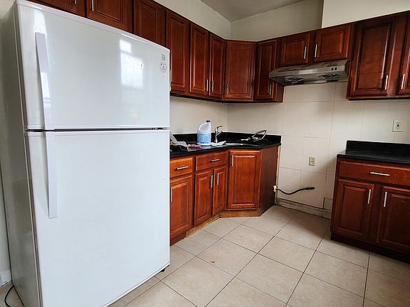 4th image of 670 Bergen Ave #A