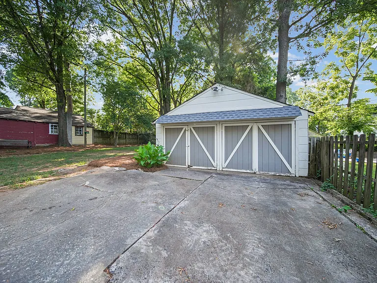 1424 Lyon Ct — Photo 16
