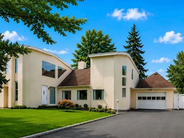 23 Wildwood Lane, Greenvale, NY 11548