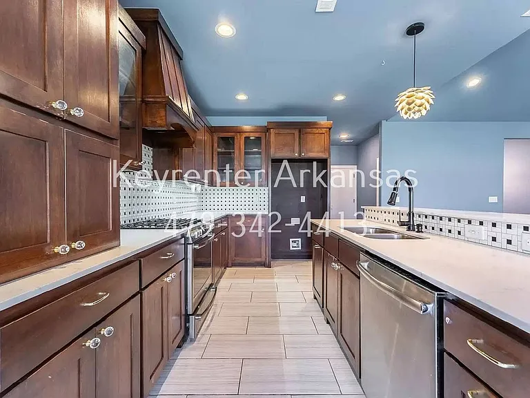 2400 Worthington Ave — Photo 9