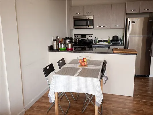 Rented by 18 REALTY | media 71