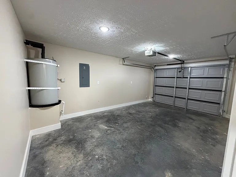 100 Crestview Dr — Photo 13