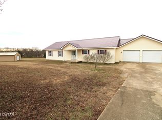 212 Southern Downs Dr, Lexington, TN 38351