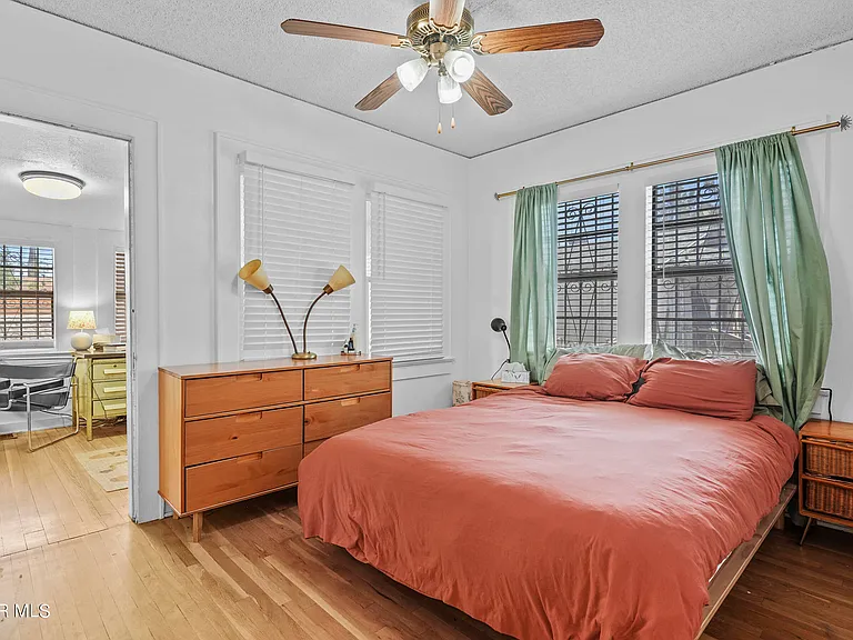 4017 Oxford Ave — Photo 12