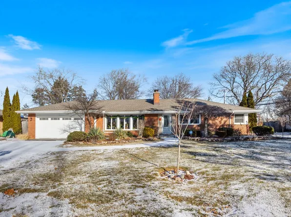 31 E Stonegate Dr, Prospect Heights, IL 60070