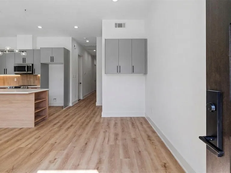6624 Saint Augustine St #B — Photo 7