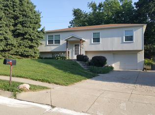 425 Valley Dr, Springfield, NE 68059
