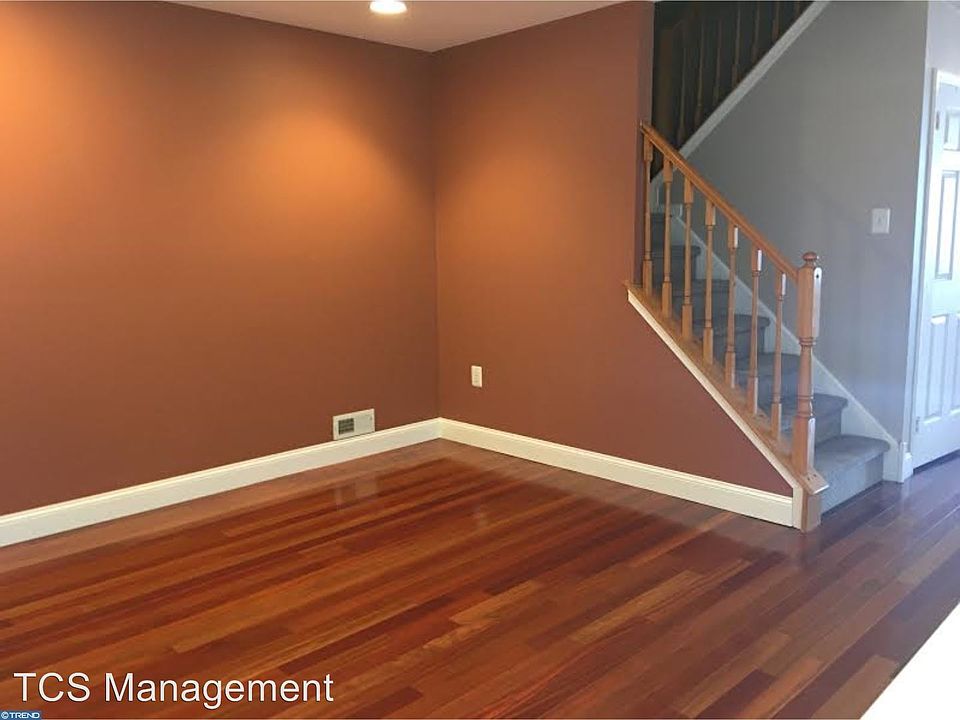 1st image of 215 Mulberry Pl