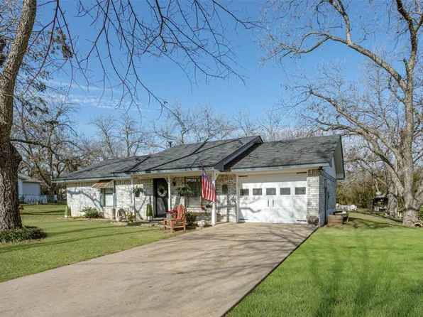 208 Mission St, Glen Rose, TX 76043