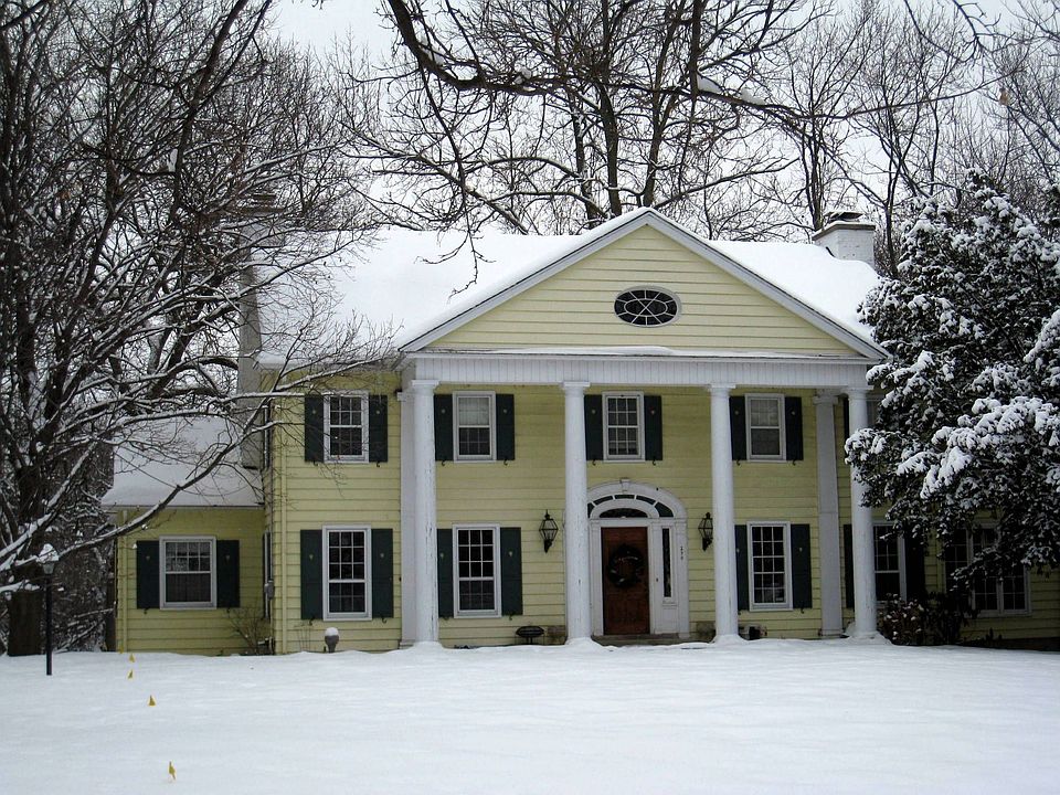 1st image of 270 Lakeside Dr SE