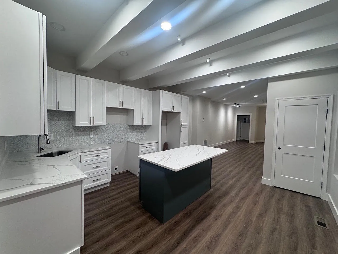 4 bed, $1,200 — Photo 1