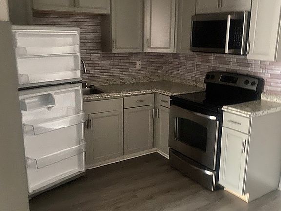 3rd image of 8426 Tidewater Dr Unit 10