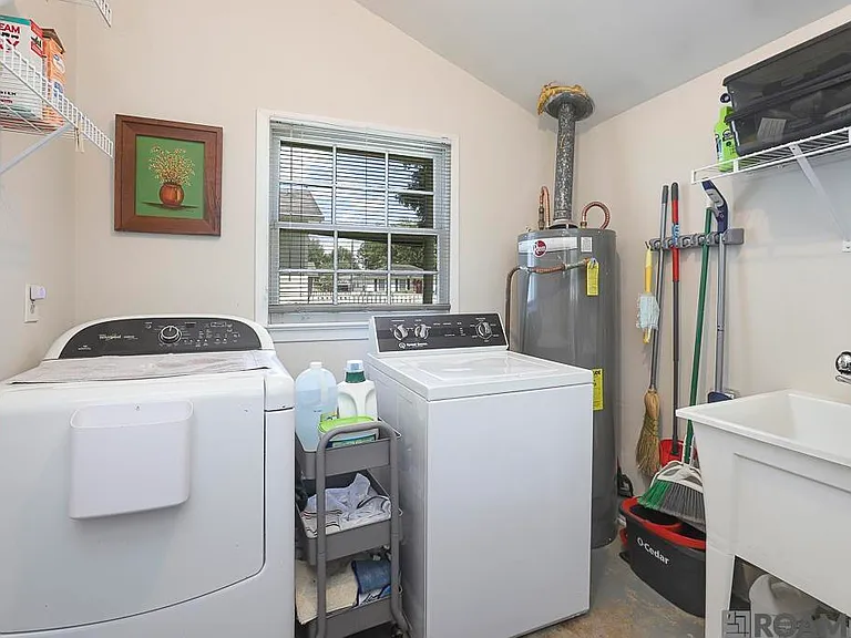 1408 Stephens Ave — Photo 18
