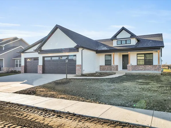 1415 Winterberry Rd, Savoy, IL 61874
