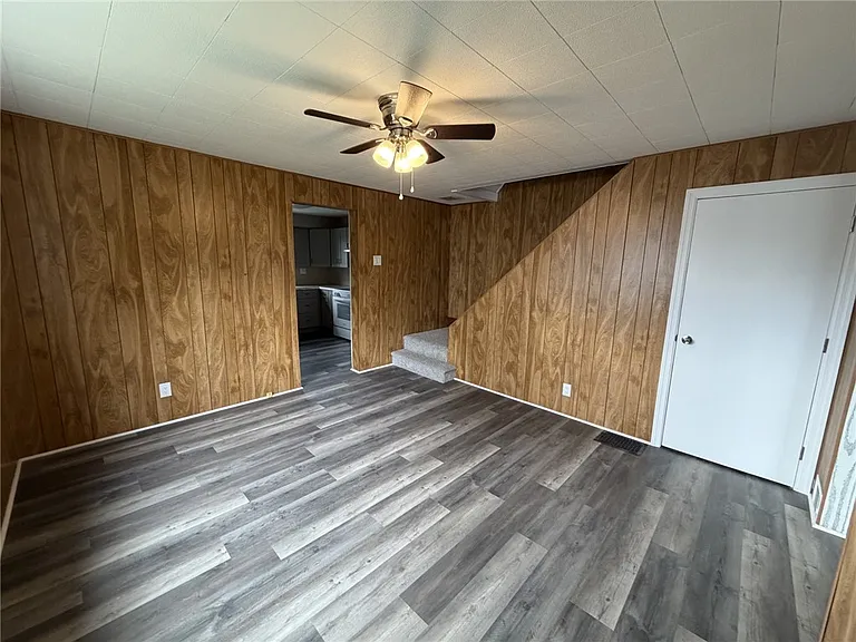 1154 Eisenhower Dr — Photo 13