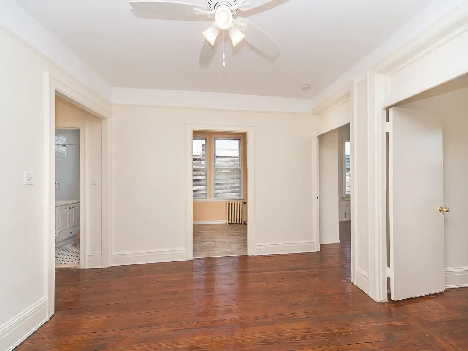 35-12 Bradley Avenue — Photo 2