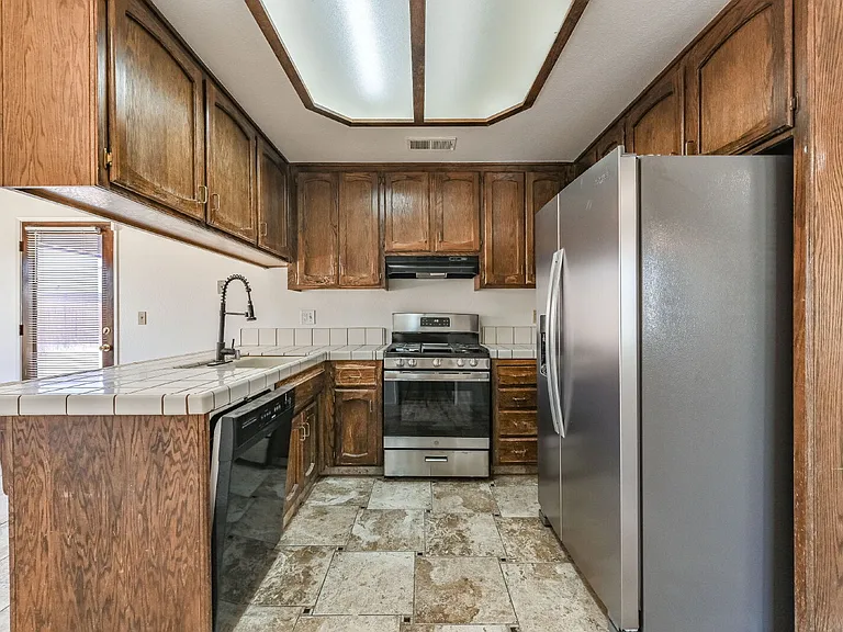 315 Reese St — Photo 5