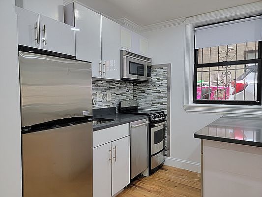 4th image of 239 W 10th St APT 1C