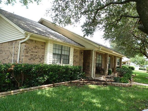 2nd image of 1529 Oak Creek Dr