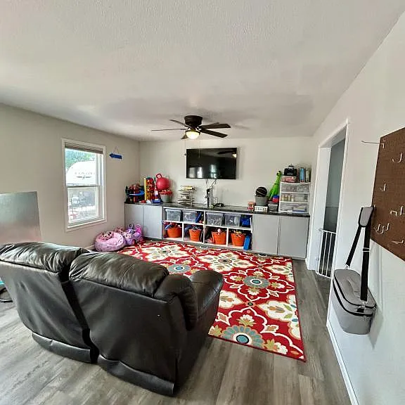 233 Greydene Ave — Photo 8
