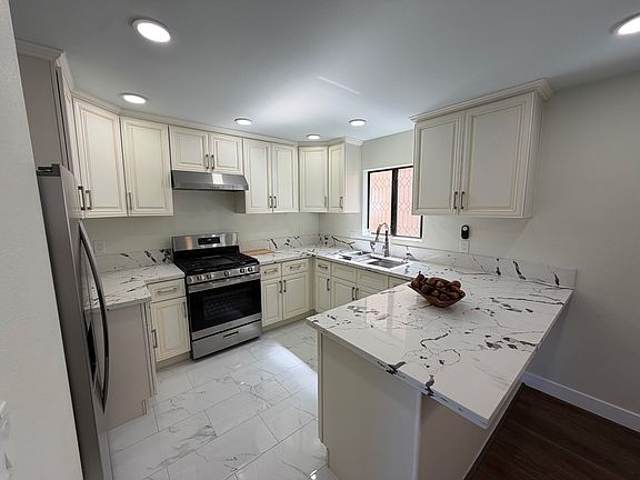 4th image of 110 Chapel Ave Unit 12
