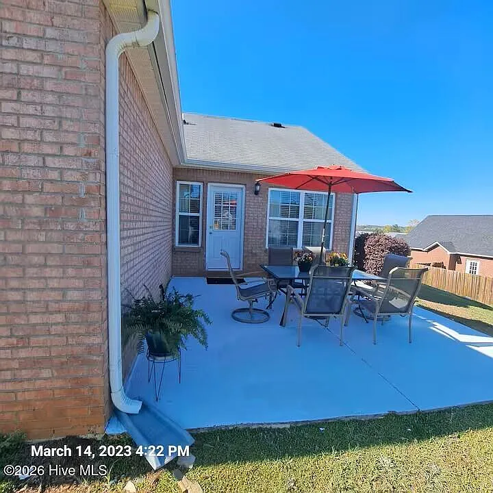 4 bed, 3.0 bath, 1934 sqft, $2,195 — Photo 4