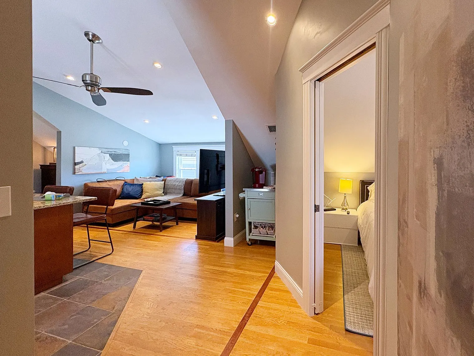 2 bed, 1.0 bath, 1280 sqft, $6,283 — Photo 2
