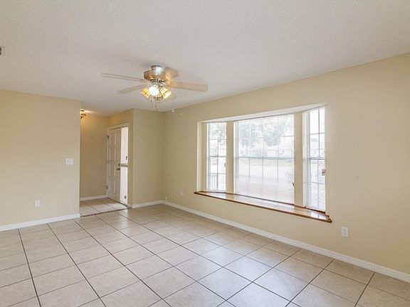 4th image of 1519 New Amsterdam Way