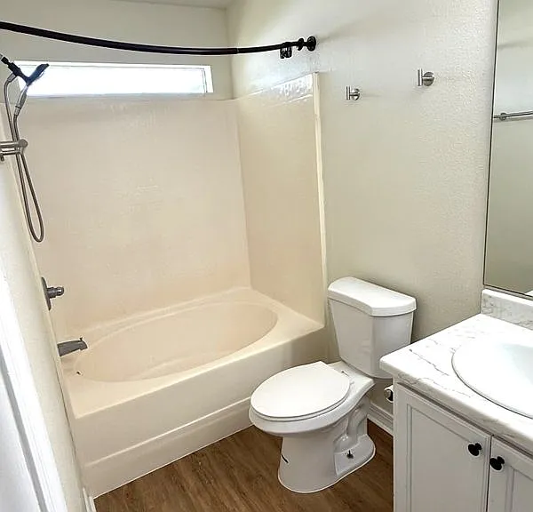 1111 SW Yorktown Gln — Photo 5