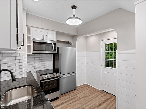 4th image of 553 Wesleyan Ave