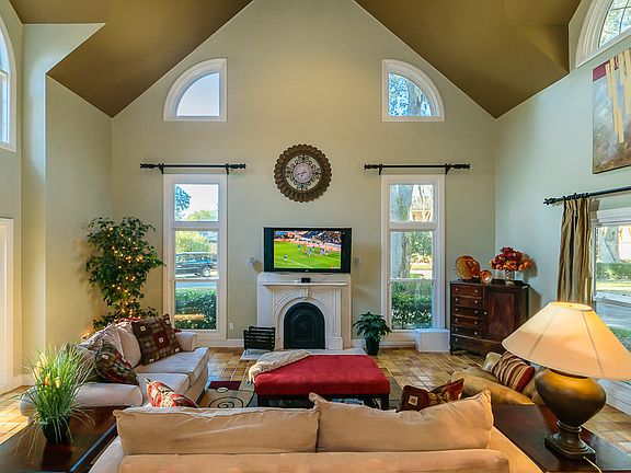 3rd image of 2742 Estates Lane