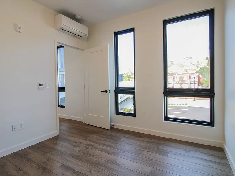 Newly Built Luxury Apartments in San Luis Obispo "Little Italy" — Photo 47