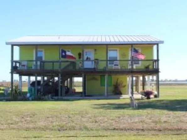 303 Powderhorn Ln, Pt Lavaca, TX 77979