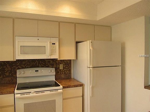 3rd image of 178 Boundary Blvd APT B