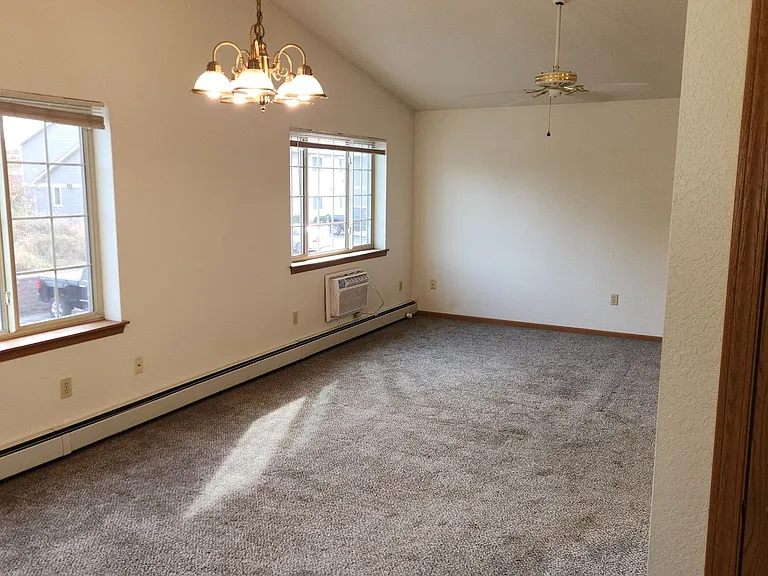 385 Main St — Photo 6