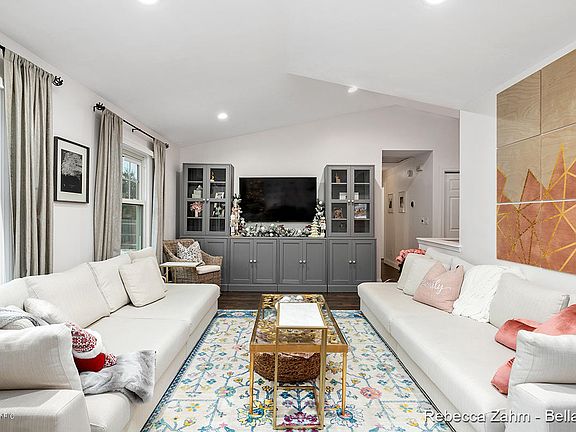 4th image of 2589 Randall Ave NW