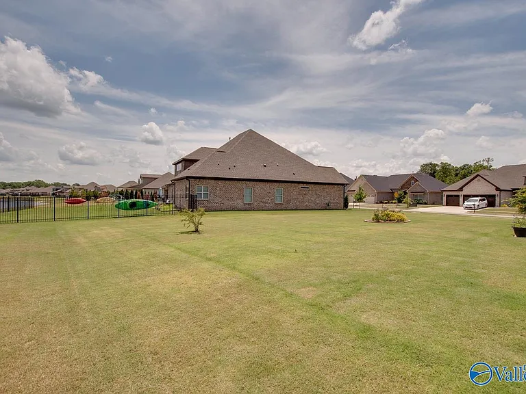 7619 Flint Crossing Cir — Photo 33