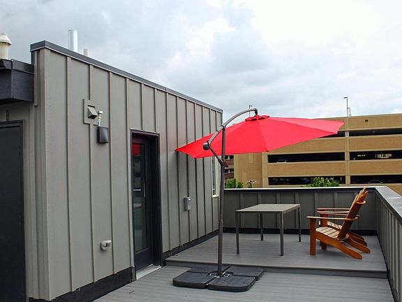 Patio/rooftop