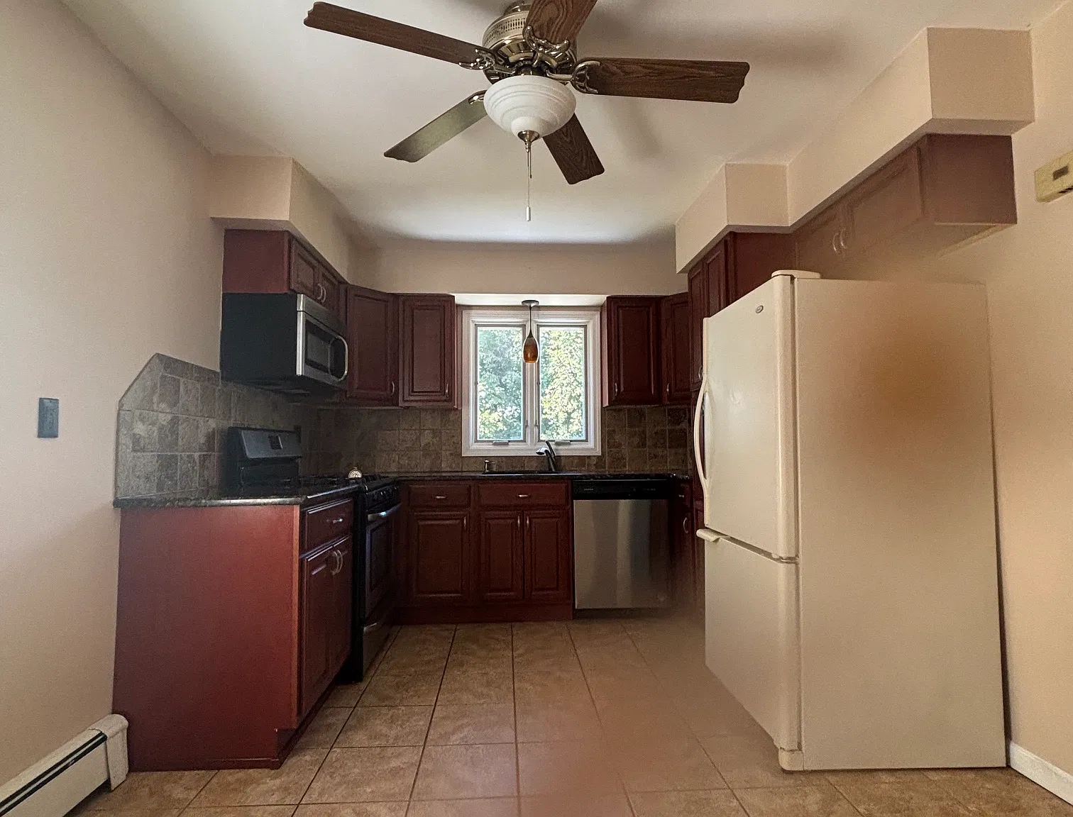 61 Mary Ave — Photo 4