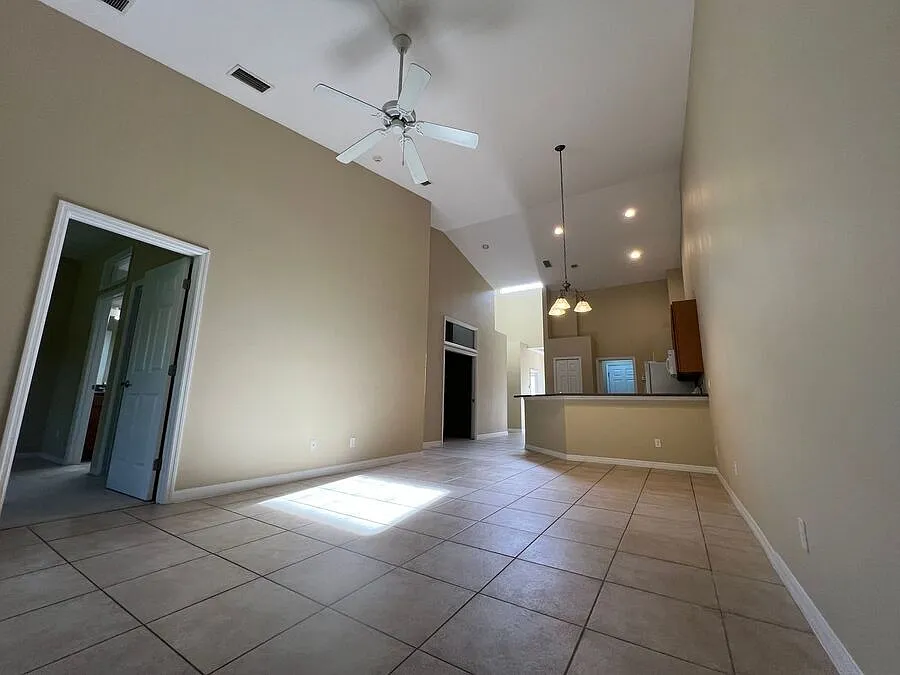 2633 Rutledge Ct — Photo 3