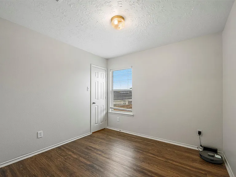 18401 Sunrise Oaks Ct — Photo 22