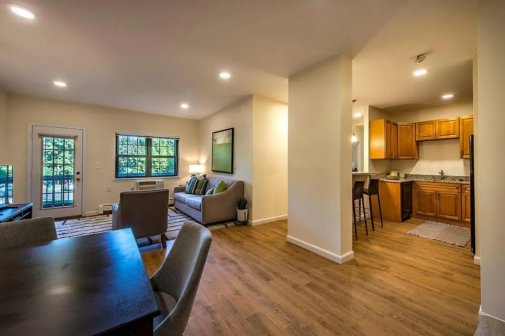 2 bed, 1000 sqft, $2,750 — Photo 2